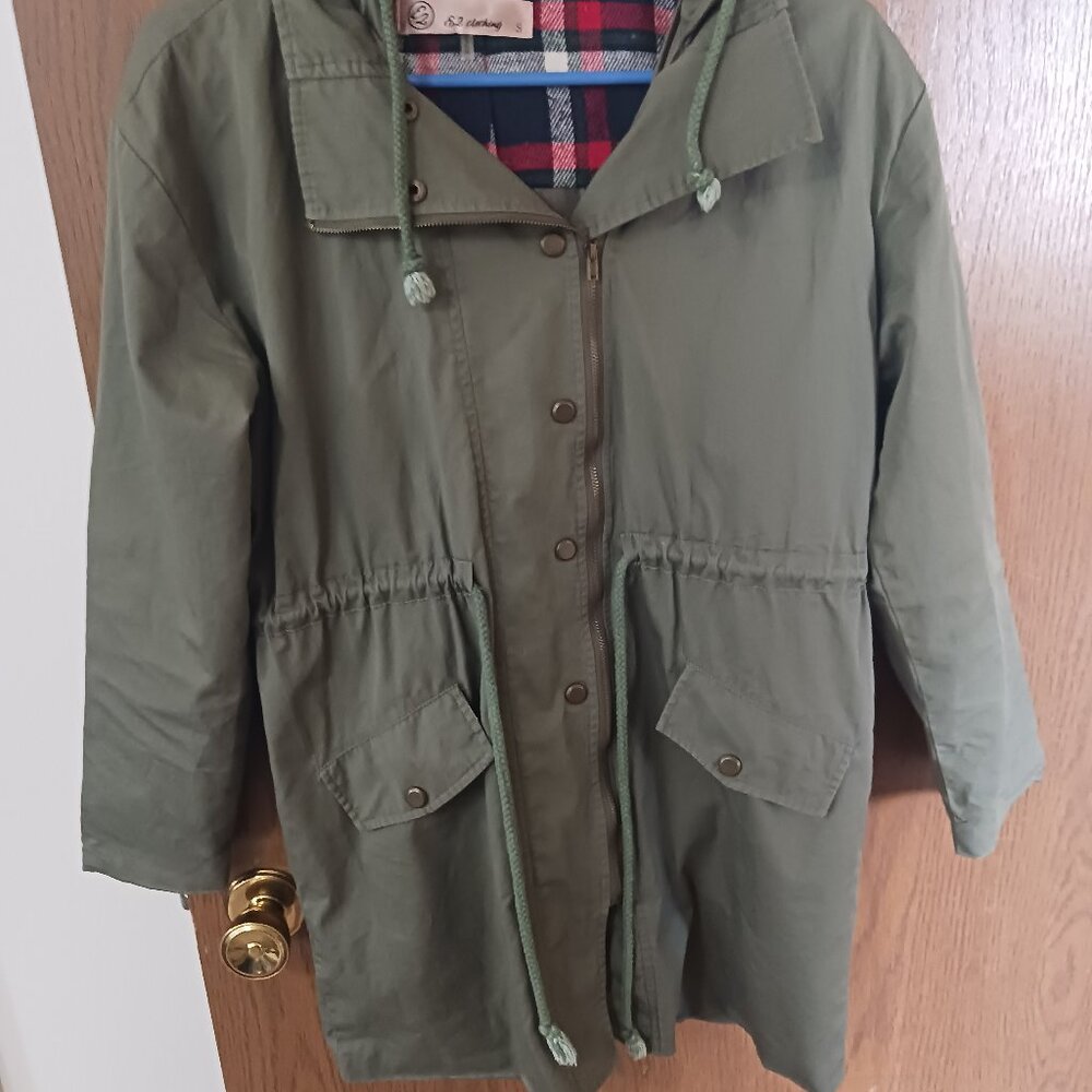 womans e2 clothing size small army green lightweight coat with 2 front pockets